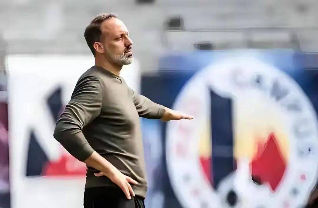 意甲倒计时,纽卡斯尔赛后内部沟通,细节引发关注,球迷炸锅,训练强度明显提升(英超今日新闻最新消息) 意甲倒计时,纽卡斯尔赛后内部沟通,细节引发关注,球迷炸锅,训练强度明显提升(英超今日新闻最新消息)