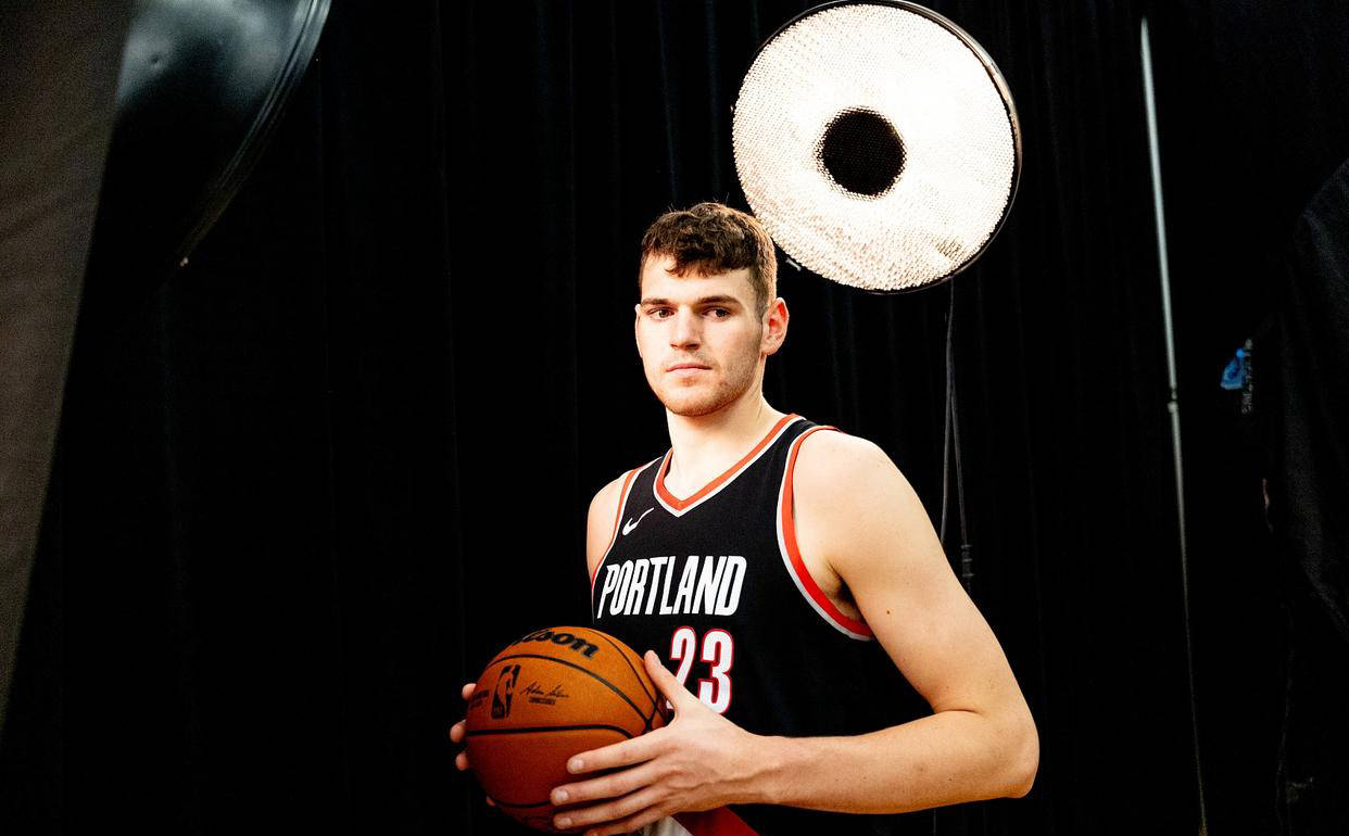 荷甲赛程吃紧，波特兰开拓者冲刺阶段队长鼓劲，态度坚定，赛程密集仍需轮换的简单介绍