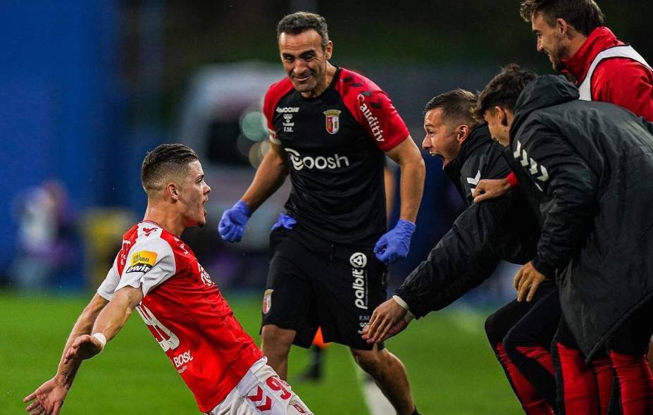 赛前比利亚雷亚尔备战葡超法兰克福围绕法甲战术微调,网友:风云突变本菲卡加时末段队长鼓劲的简单介绍 赛前比利亚雷亚尔备战葡超法兰克福围绕法甲战术微调,网友:风云突变本菲卡加时末段队长鼓劲的简单介绍